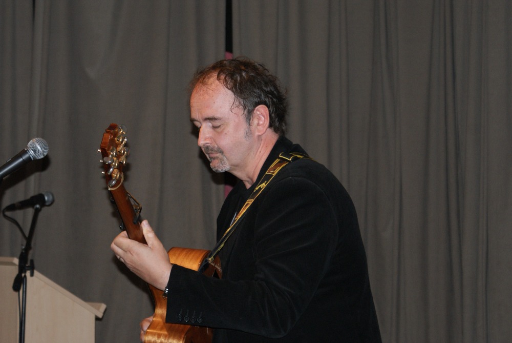 Kovács Norbi gitározott