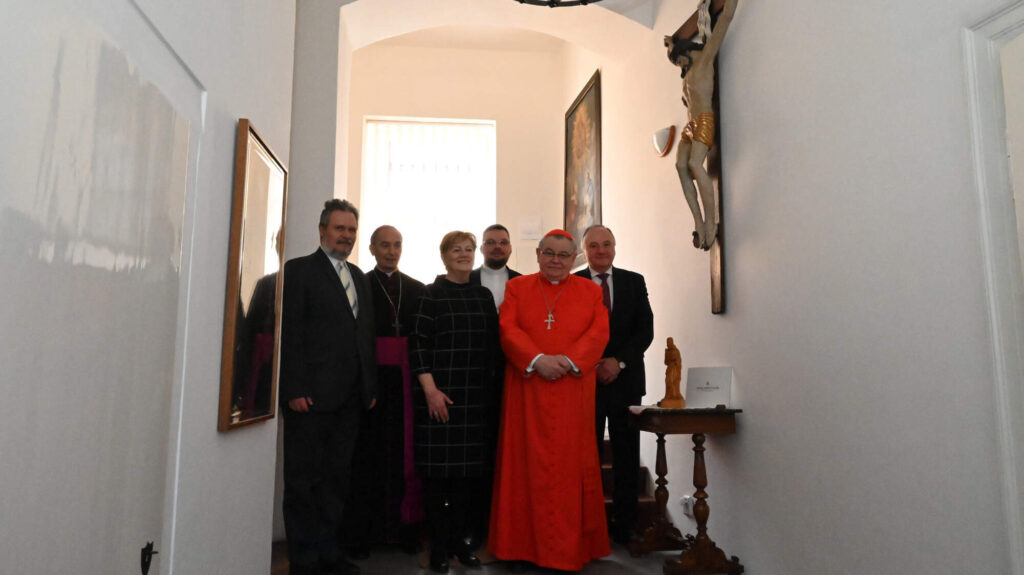 A kollégiumavatáson részt vett (balról jobbra) - Boros Miklós, Udvardy György, Szili Katalin, Balga Zoltán, Dominik Duka, Csáky Pál